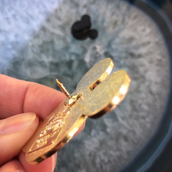 Mickey Bling Pin 2008 - Picture 5 of 7